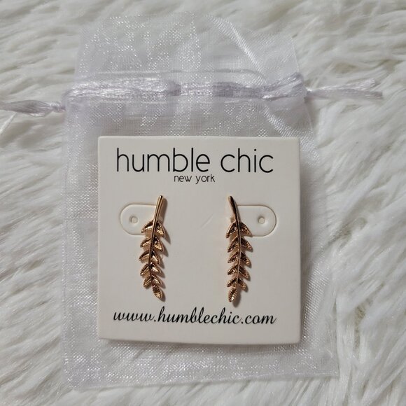 Humble Chic Leaf Design Earrings - Picture 1 of 6